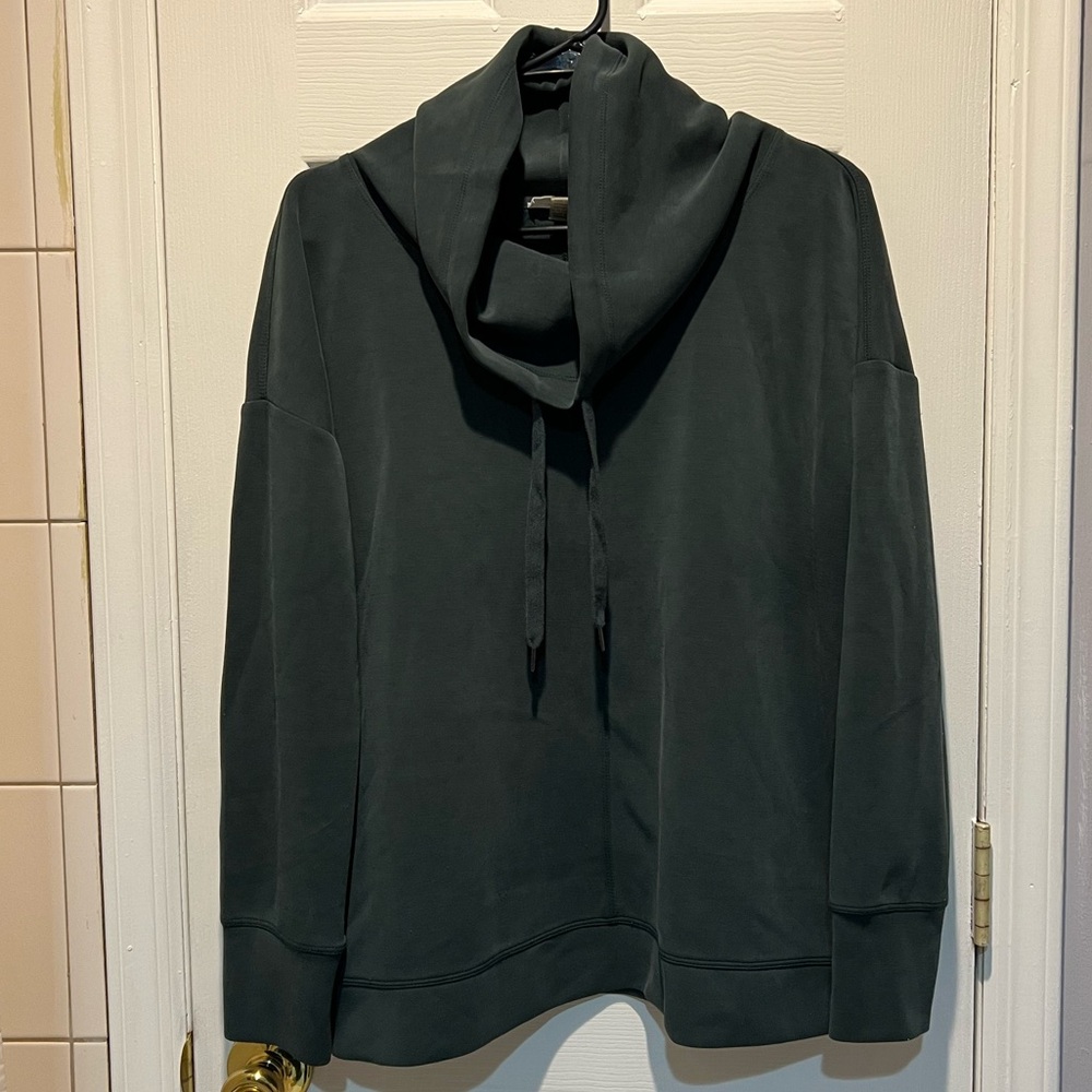 Cable & Gauge Funnel Neck Active Top